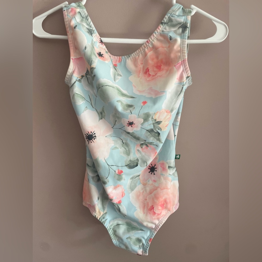 Open back lucky leo